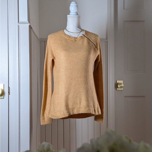Abercrombie & Fitch Sweaters - Abercrombie & Fitch Yellow Knit Sweater XS Asymmetrical Zip Lightweight
